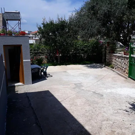Apartment Dema