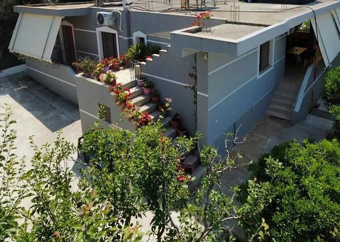 Dema Ksamil